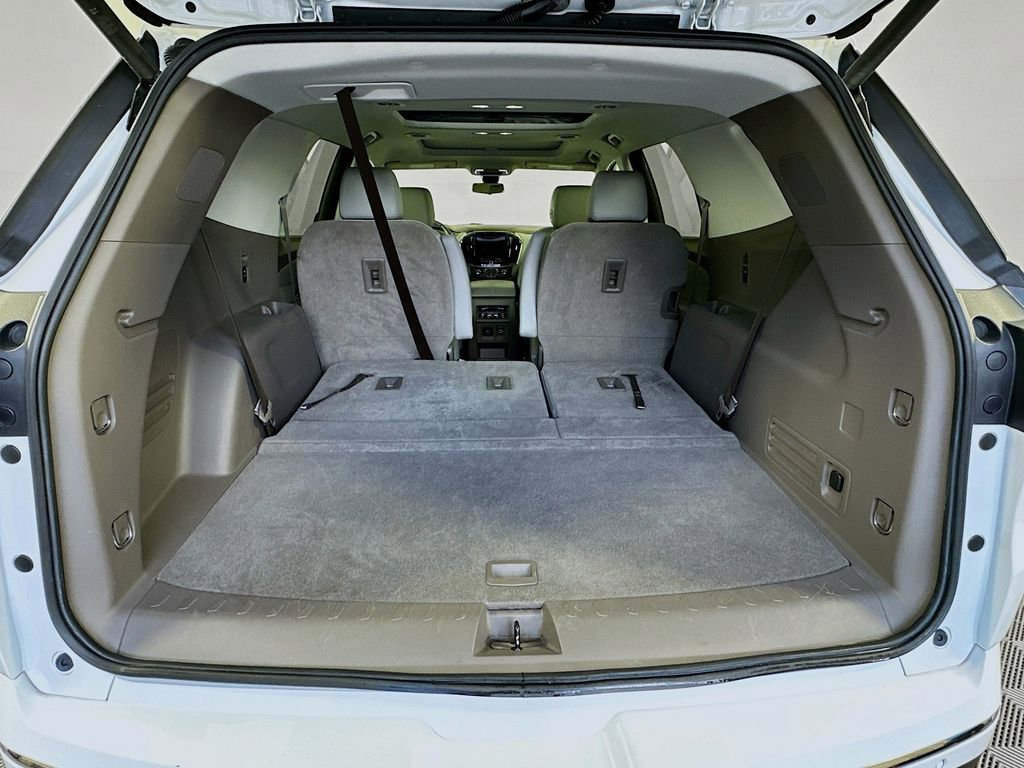 Used 2021 Chevrolet Traverse Premier w/ LPO, Cargo Package image 27