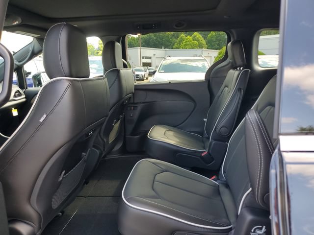 New 2027 Chrysler Pacifica Limited AWD/4WD image 14