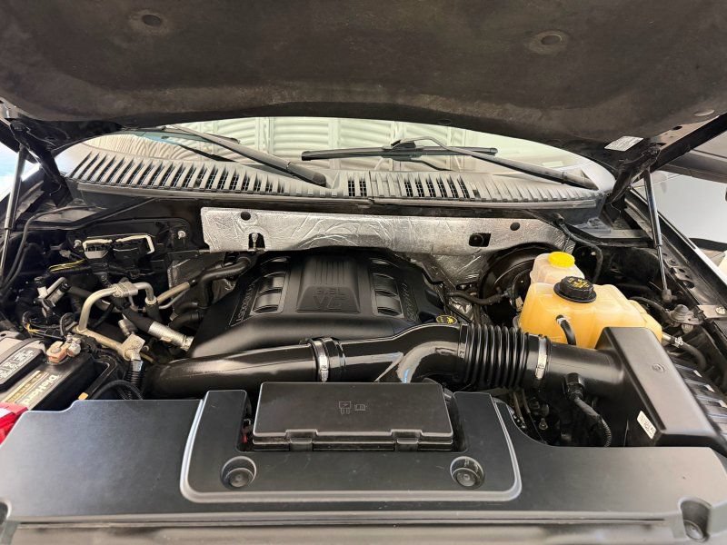 Used 2017 Ford Expedition XLT RWD image 29