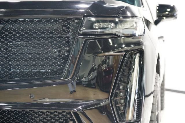 Used 2023 Cadillac Escalade V AWD/4WD image 7
