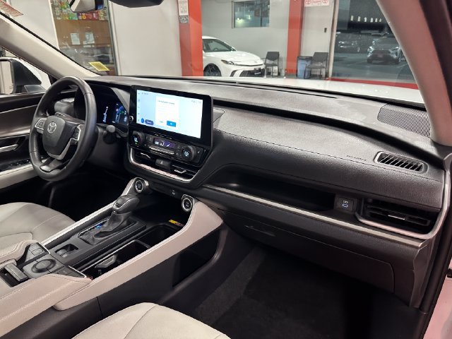 Certified 2025 Toyota Grand Highlander FWD image 17