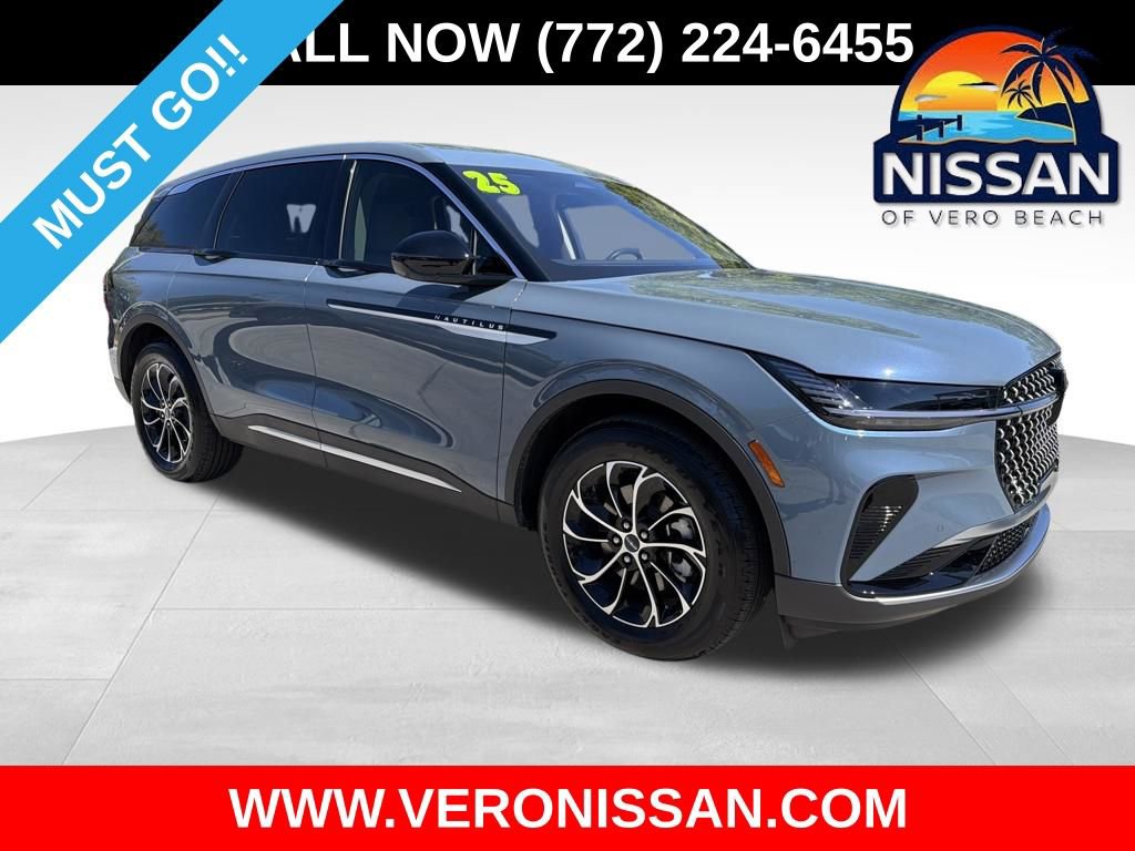 Used 2025 Lincoln Nautilus Premier AWD/4WD image 1