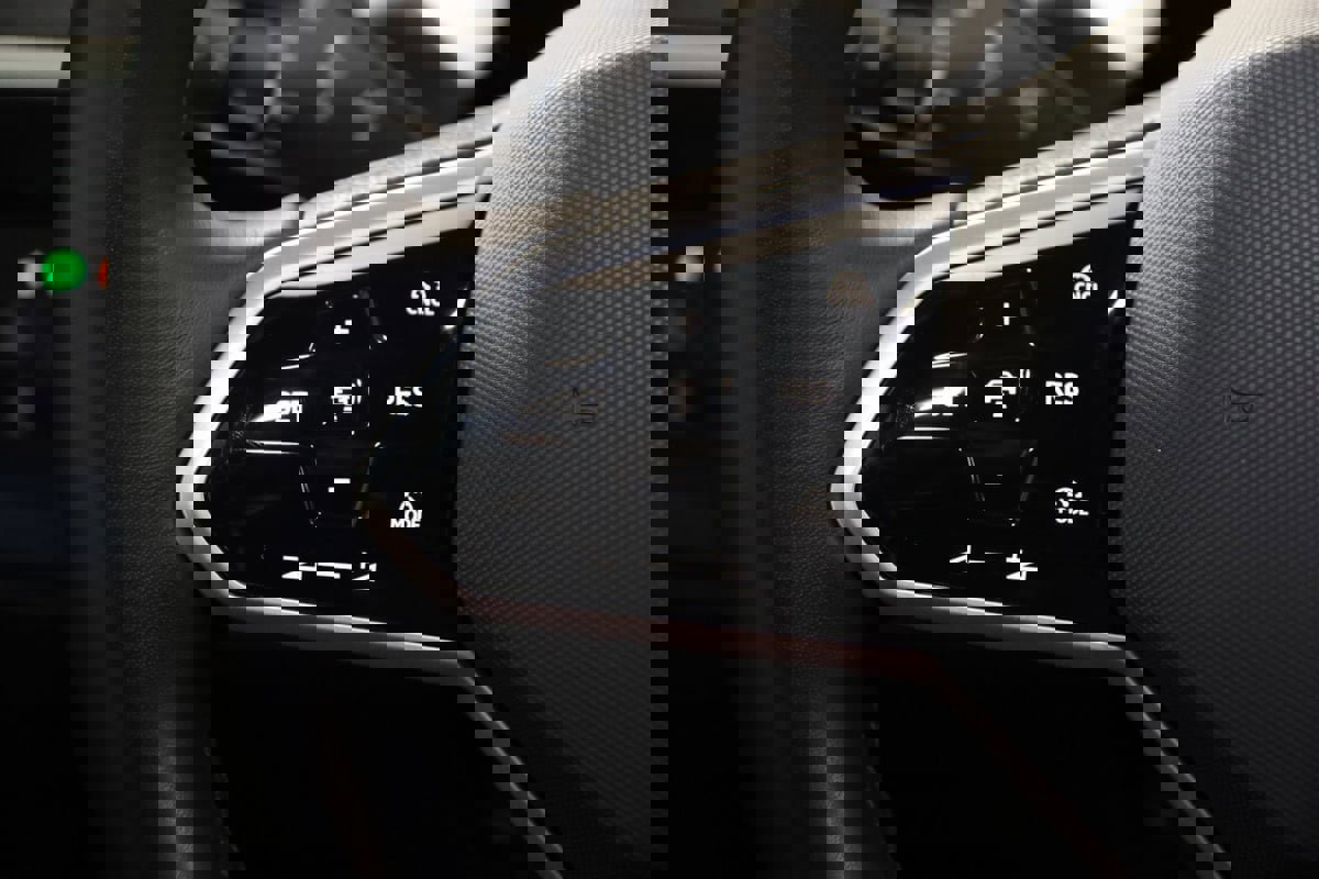 Used 2025 Volkswagen ID. Buzz Pro S image 39