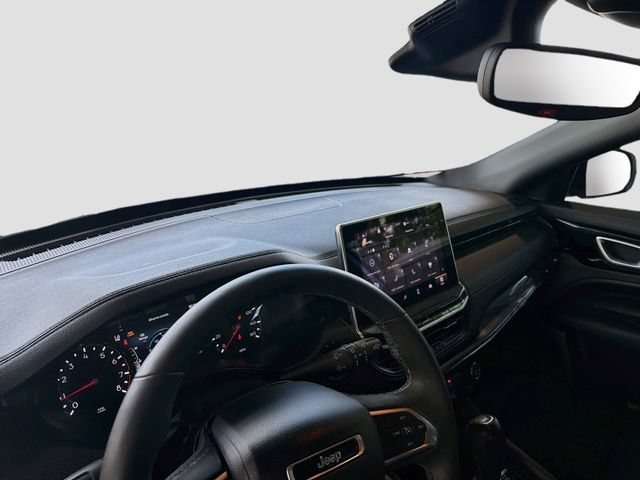Used 2025 Jeep Compass Latitude w/ Altitude Special Edition AWD/4WD image 9