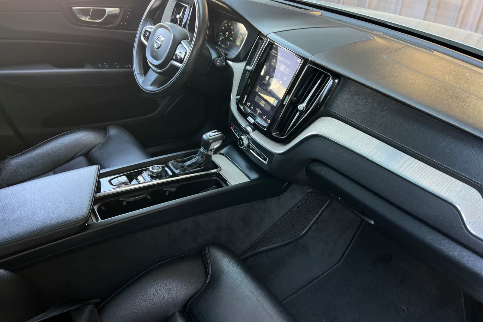 Used 2018 Volvo XC60 T6 Inscription w/ Convenience Package AWD/4WD image 17