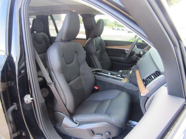 Used 2025 Volvo XC90 T8 Plus w/ Protection Package Premier image 26