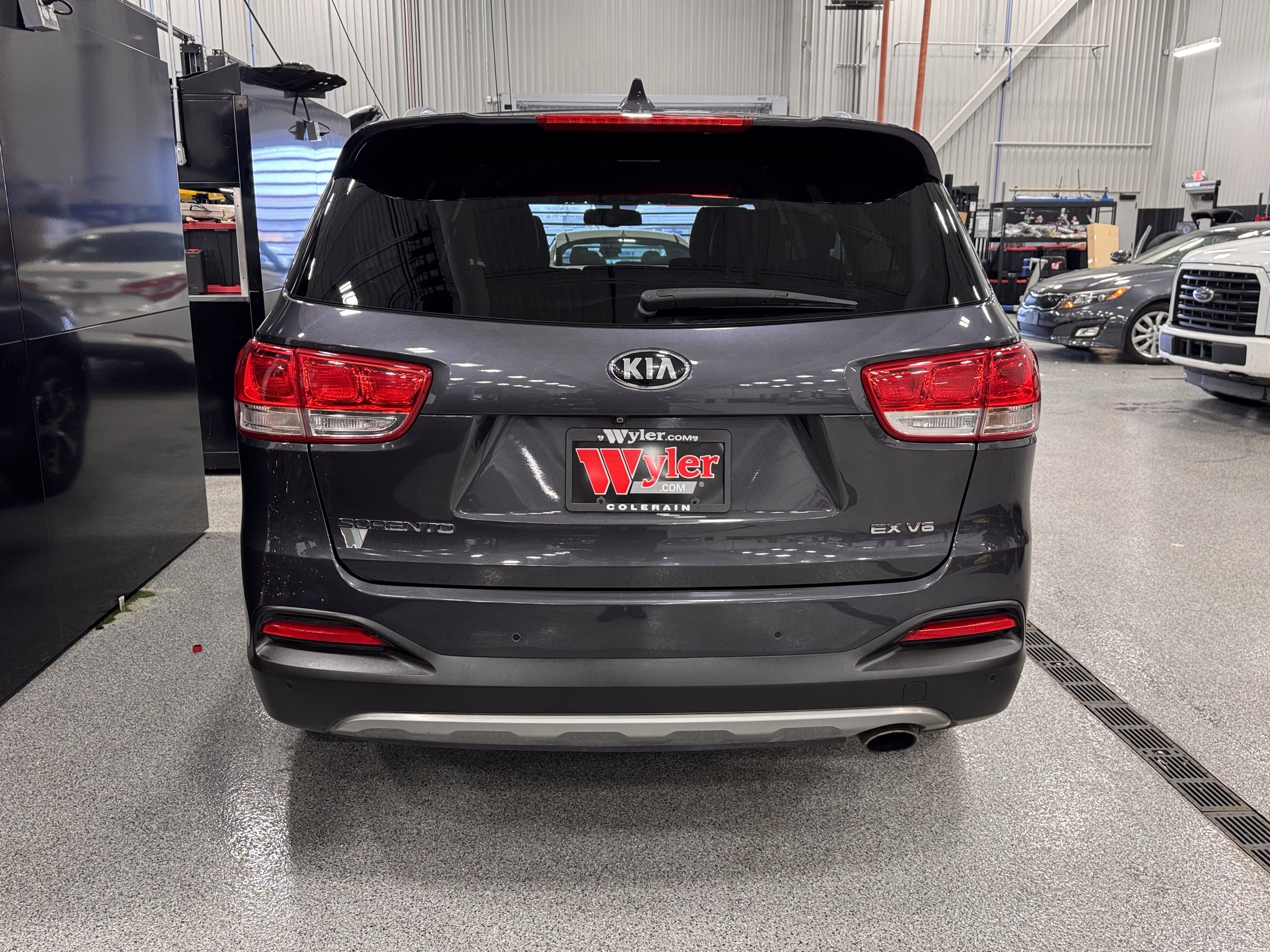 Used 2016 Kia Sorento EX image 33