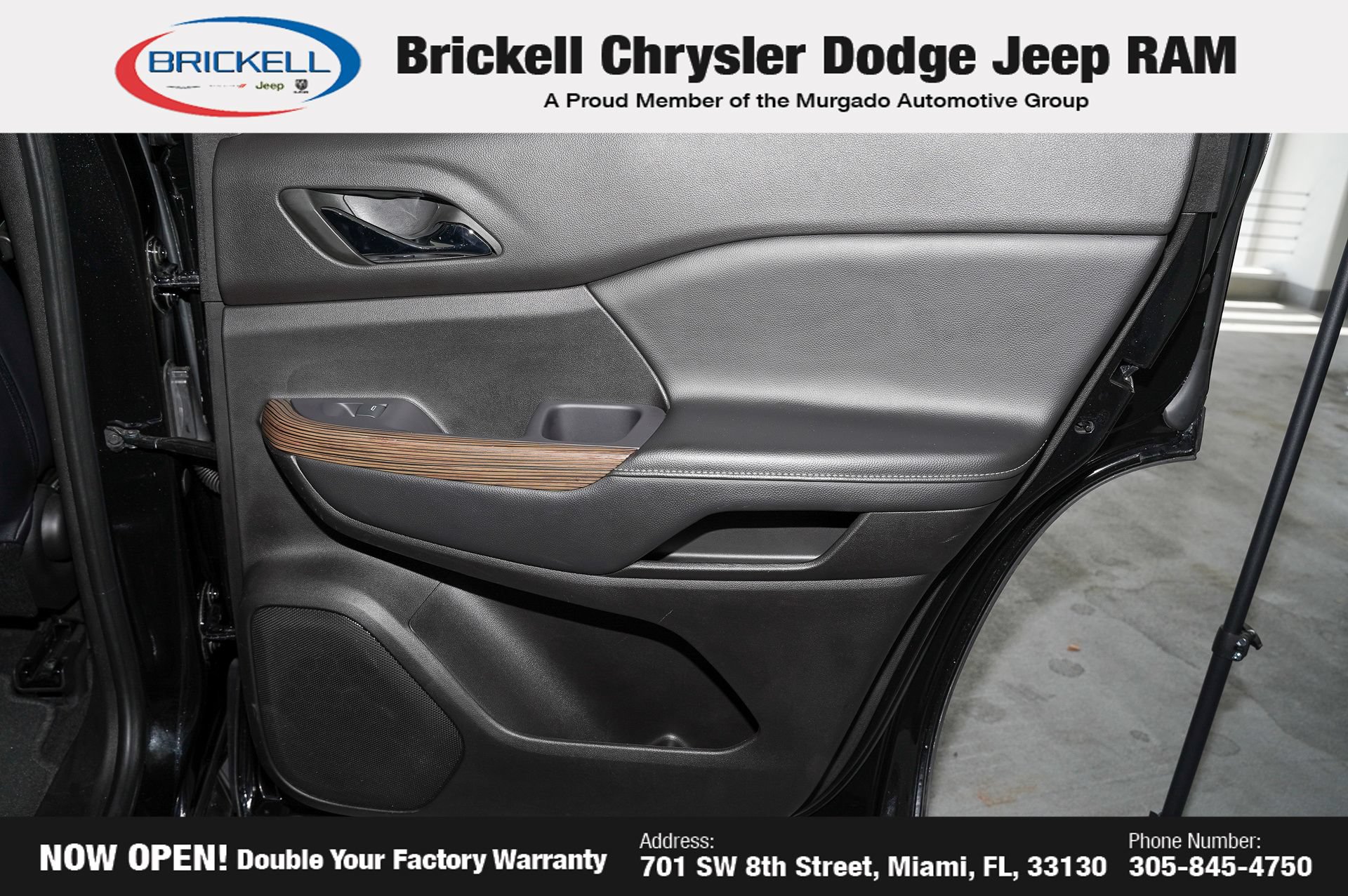 Used 2022 GMC Acadia SLE w/ Driver Convenience Package FWD image 16
