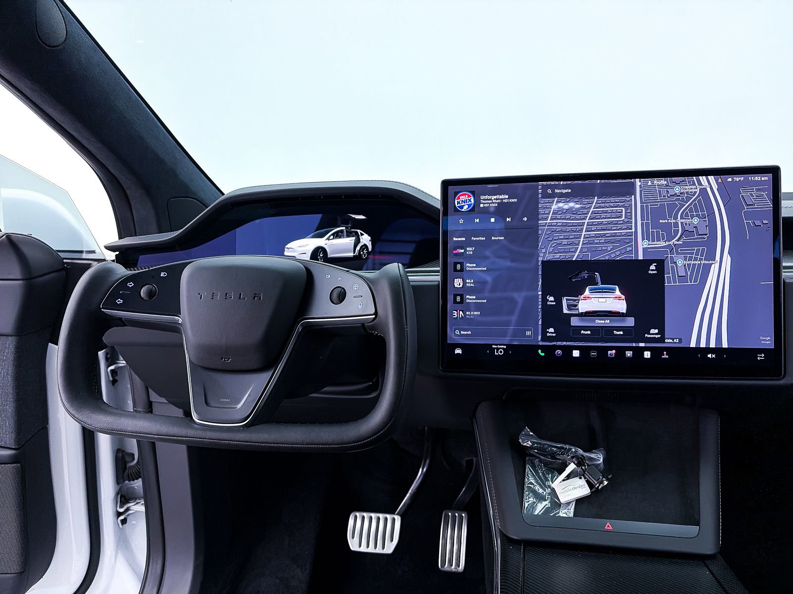 Used 2022 Tesla Model X Plaid image 3