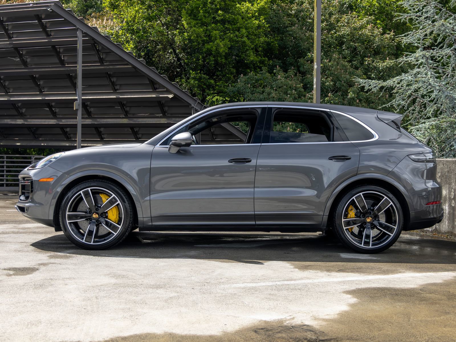 Certified 2023 Porsche Cayenne Turbo AWD/4WD image 2