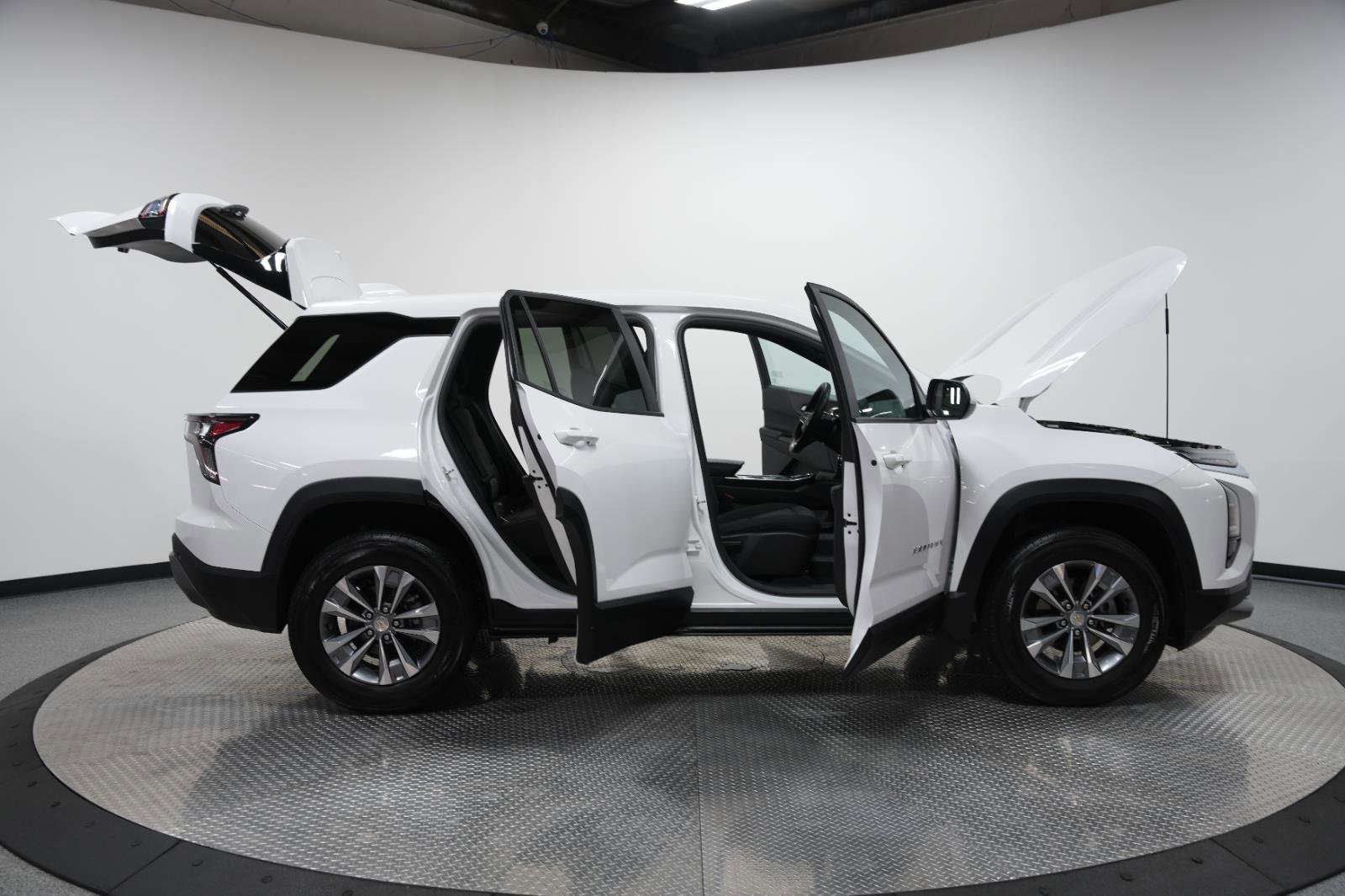 Used 2025 Chevrolet Equinox LT image 9