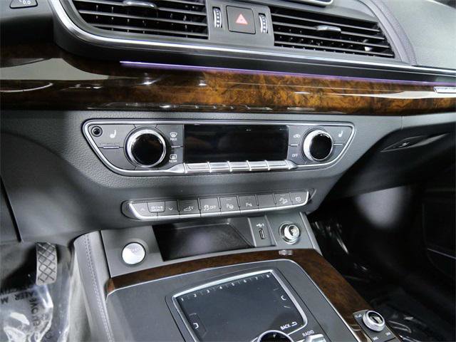 Used 2020 Audi Q5 e Prestige w/ Prestige Package image 21