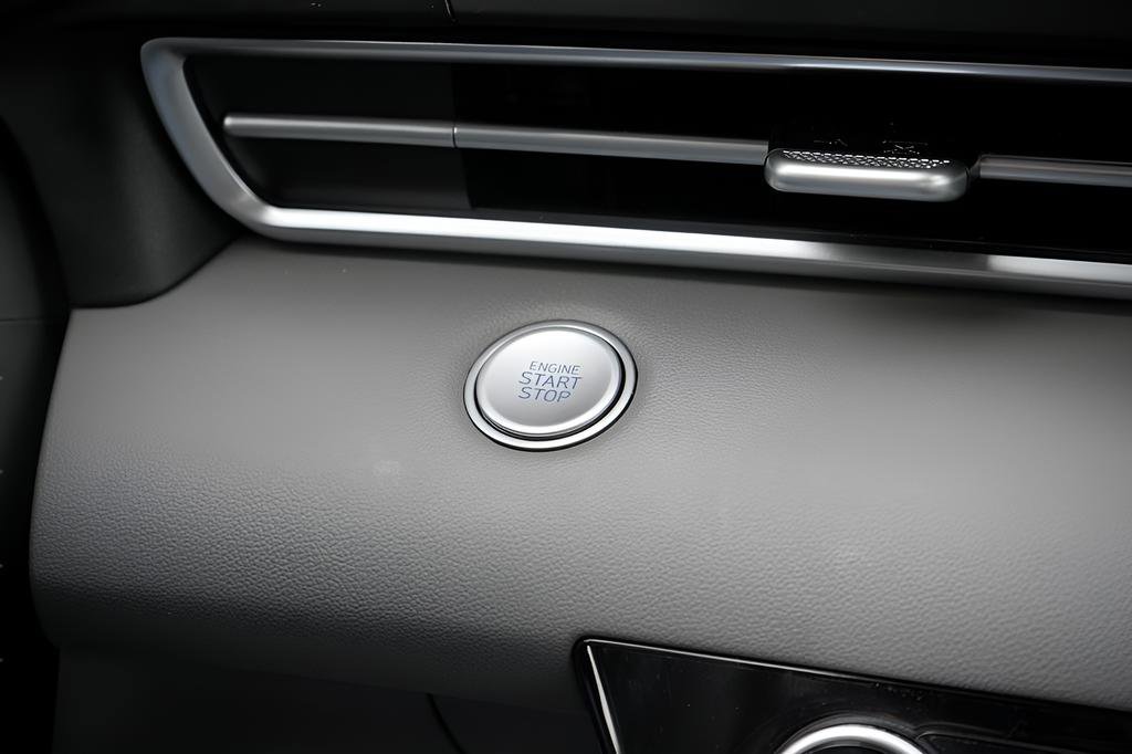 Certified 2025 Hyundai Elantra Sport FWD image 28