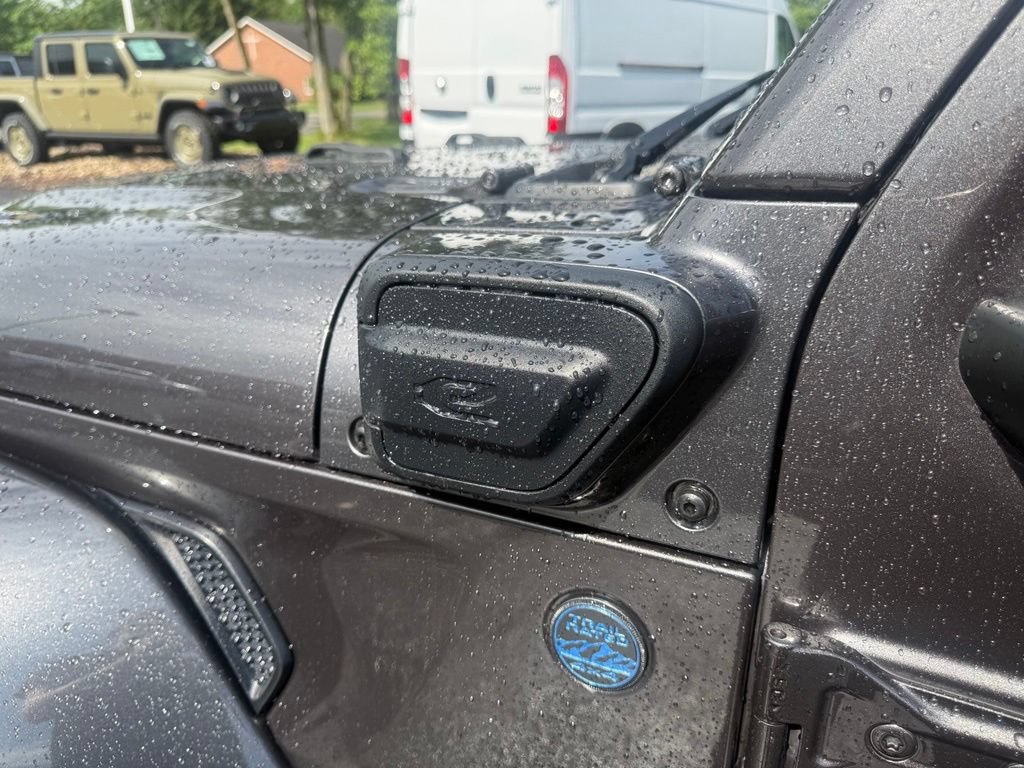 Used 2025 Jeep Wrangler Unlimited Sahara AWD/4WD image 11