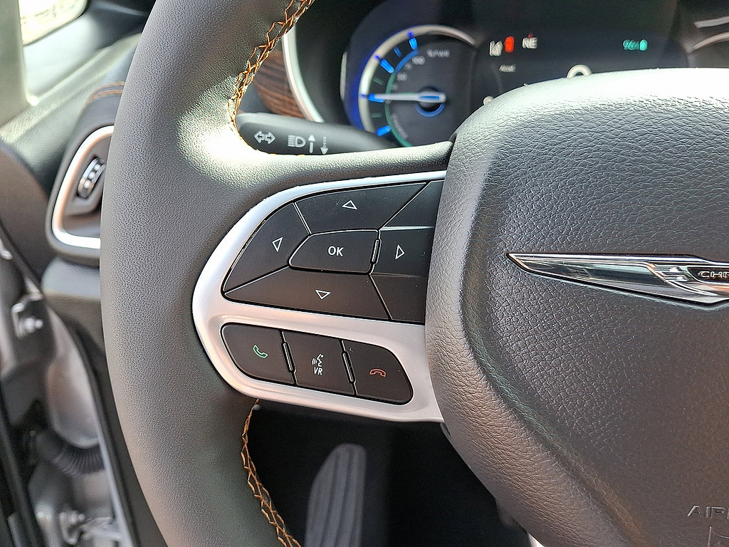 Certified 2023 Chrysler Pacifica Pinnacle FWD image 9
