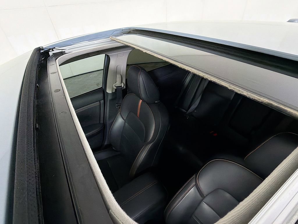 Used 2025 Nissan Sentra SR w/ SR Premium Package FWD image 15