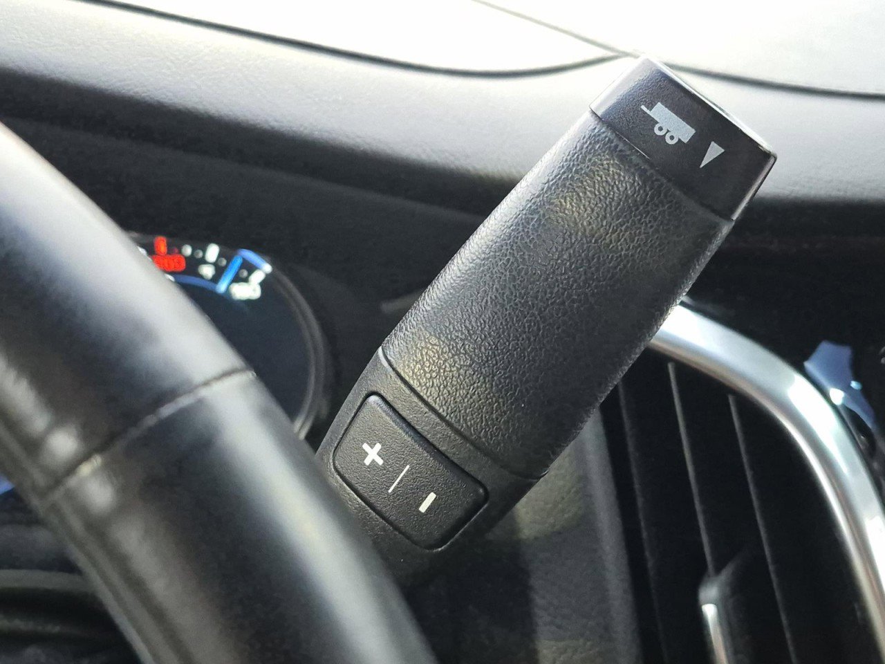 Certified 2020 Cadillac Escalade Premium Luxury image 29