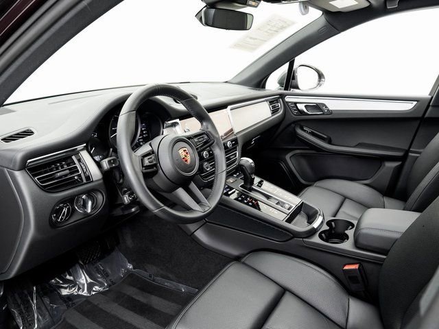 Certified 2023 Porsche Macan Turbo image 4