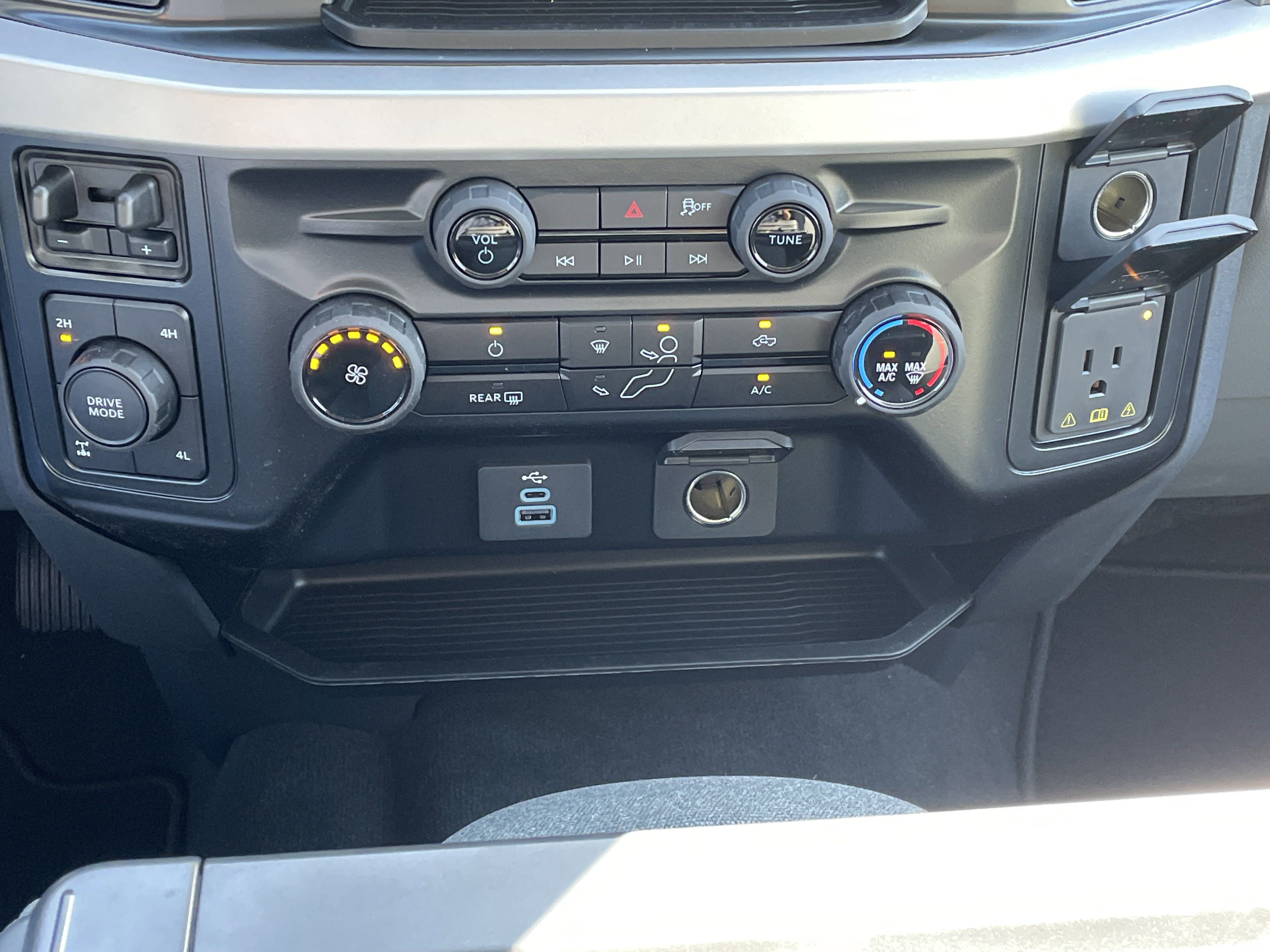 New 2025 Ford F250 XLT image 27