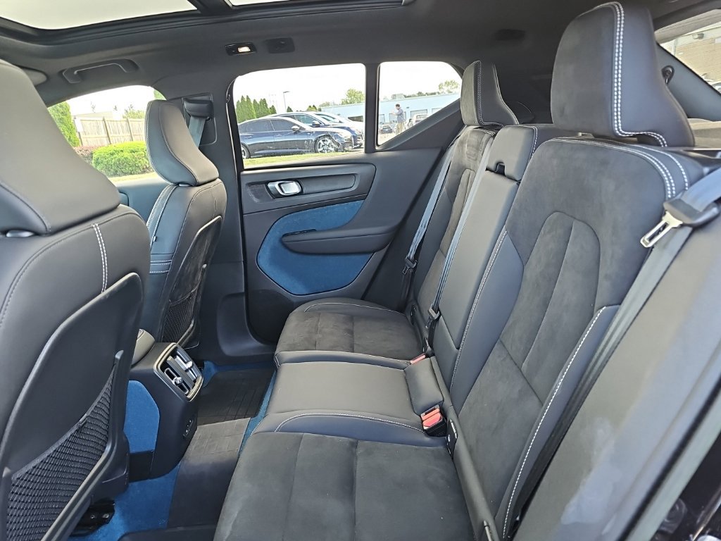 Used 2023 Volvo XC40 Recharge Ultimate w/ Protection Package Premier AWD/4WD image 12