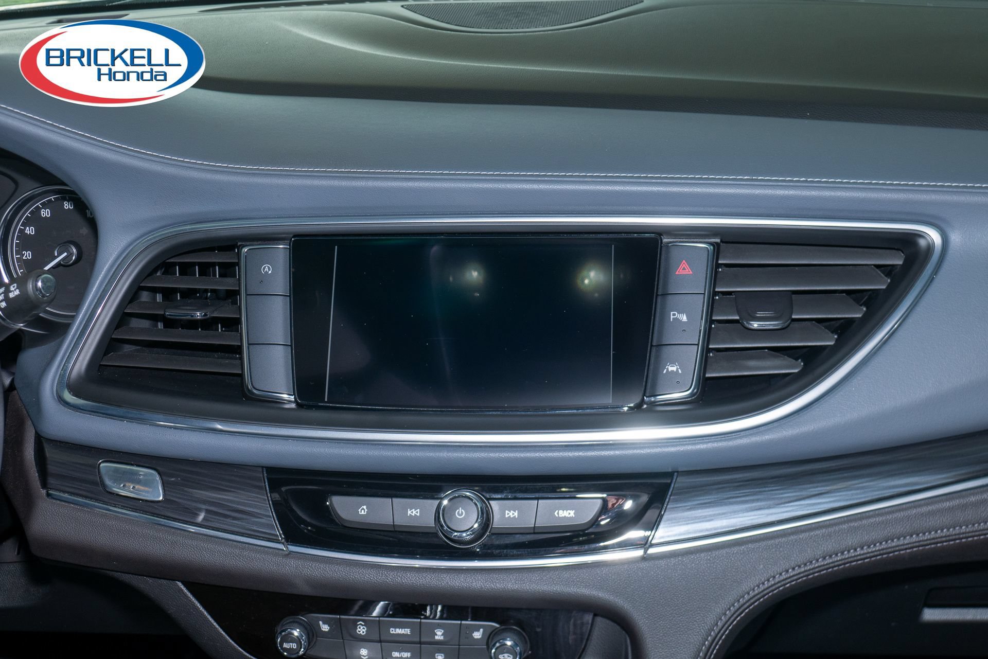 Used 2024 Buick Enclave Essence w/ Technology Package FWD image 21
