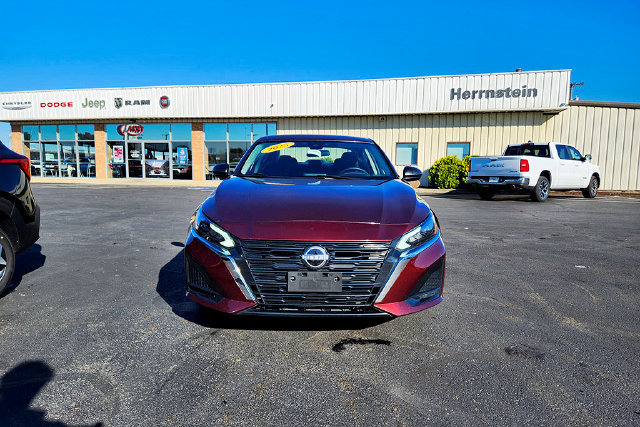 Used 2025 Nissan Altima 2.5 SV AWD/4WD image 2