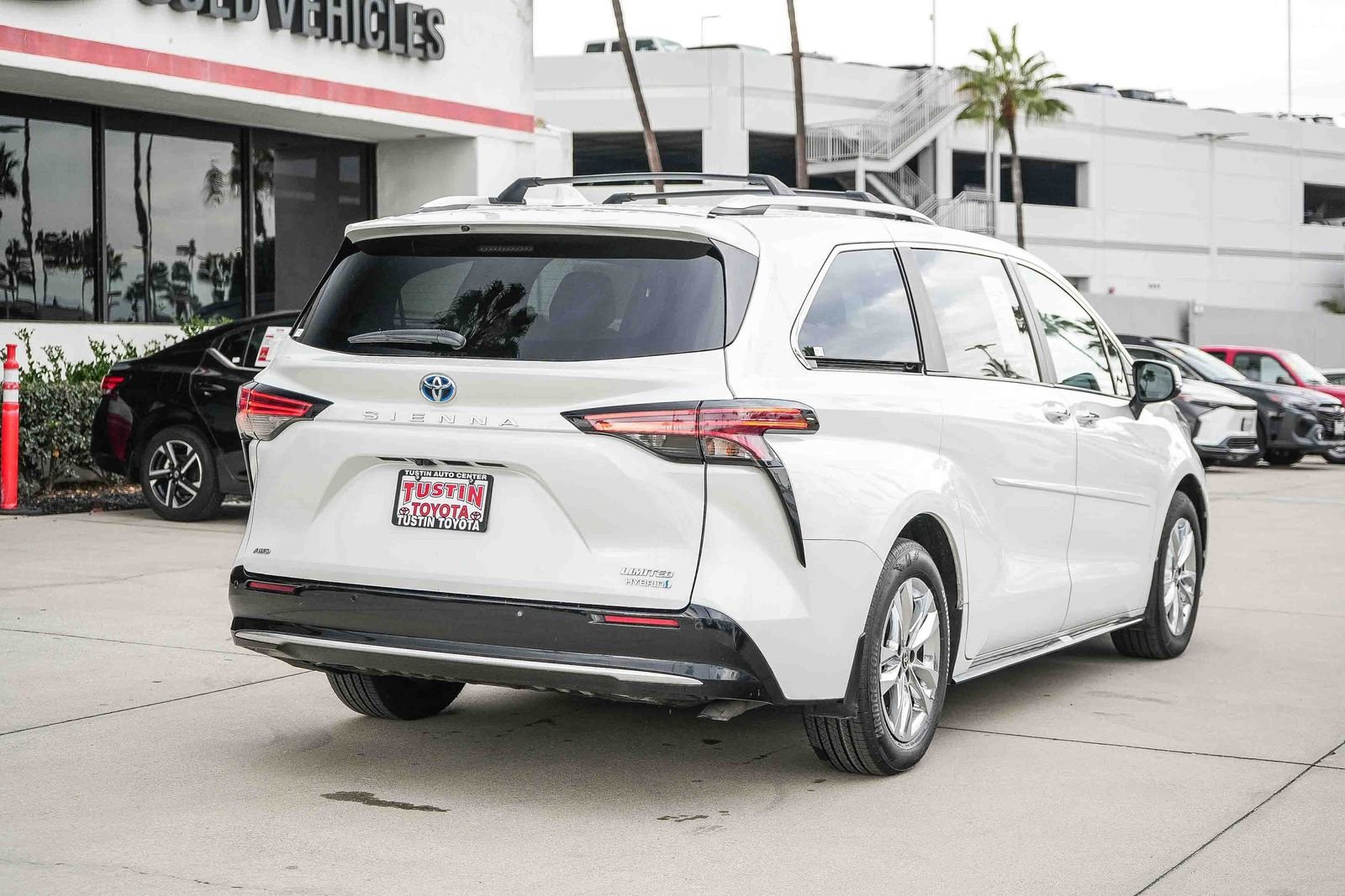 Certified 2024 Toyota Sienna Limited AWD/4WD image 6