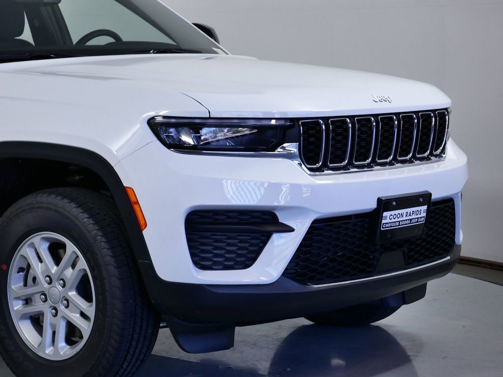 Certified 2024 Jeep Grand Cherokee Laredo w/ Luxury Tech Group I image 3