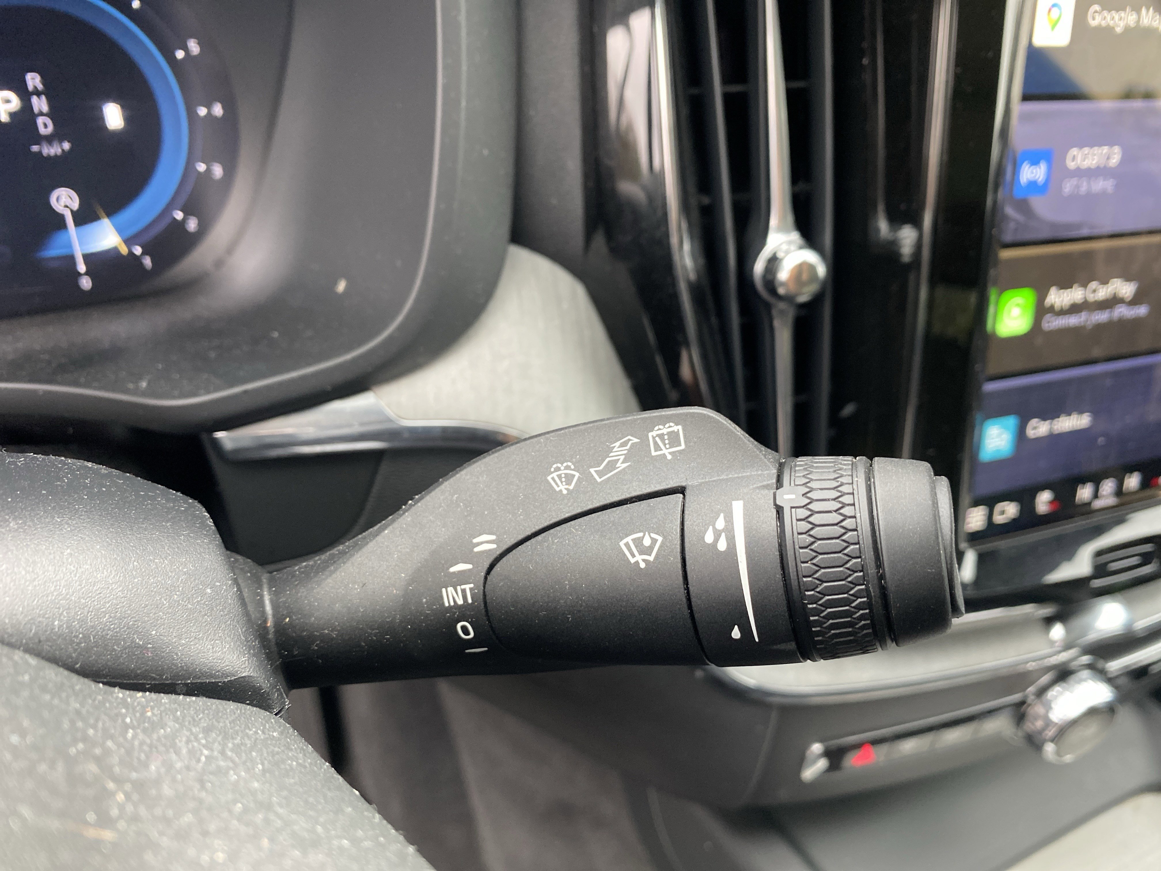 Used 2025 Volvo XC60 B5 Plus image 26