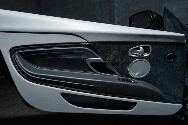 Used 2019 Aston Martin DB11 Volante image 24