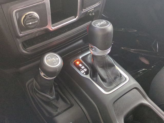 Used 2019 Jeep Wrangler Sport AWD/4WD image 25