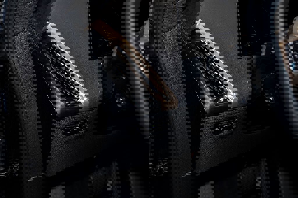 Used 2026 BMW iX xDrive45 w/ Premium Package image 15