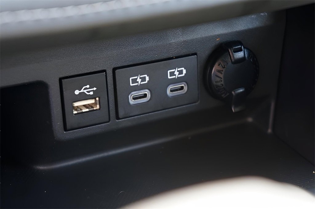 Used 2024 Toyota Highlander Platinum image 24