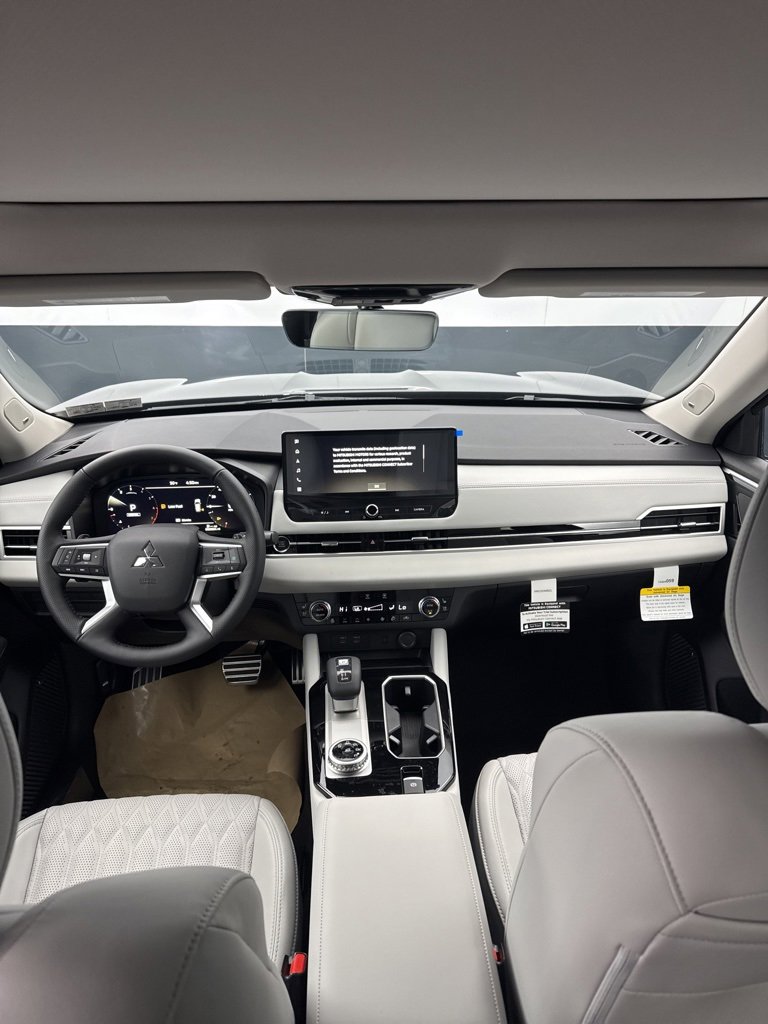 New 2025 Mitsubishi Outlander SEL image 32
