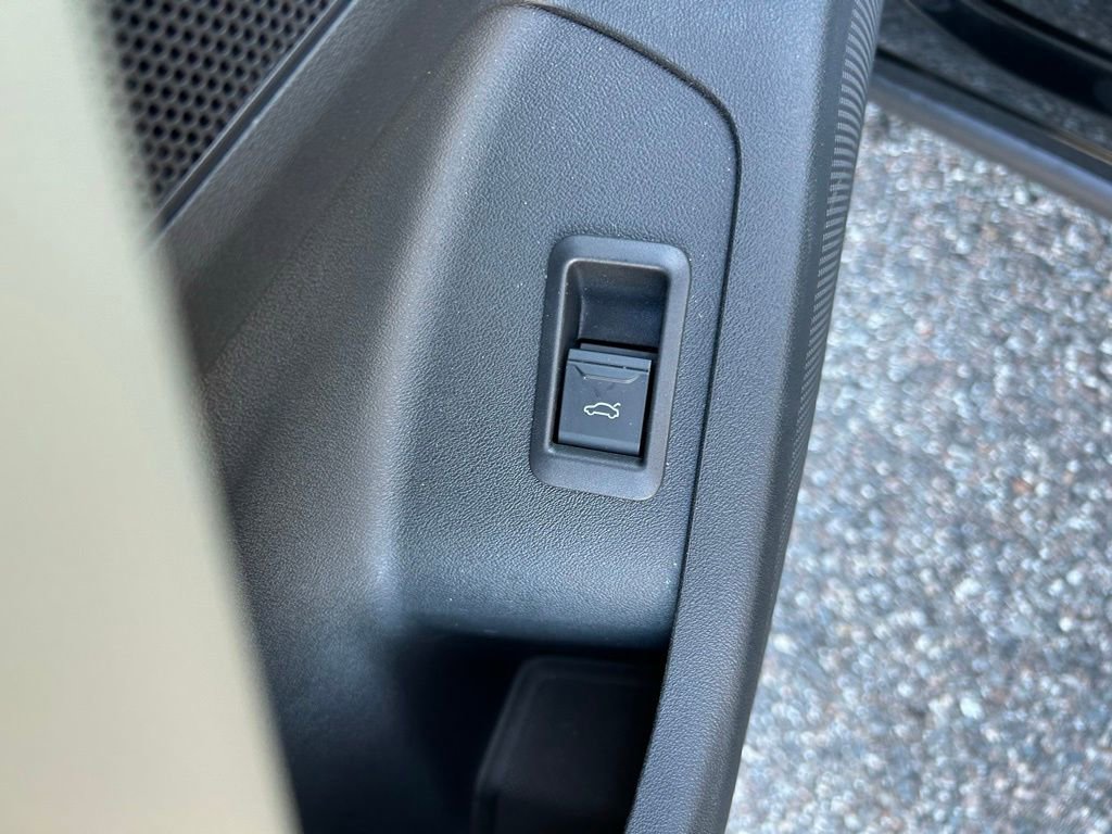 Used 2025 Audi Q6 e-tron Premium w/ Convenience Package image 19