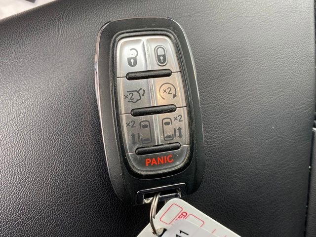 Used 2024 Chrysler Pacifica Touring-L image 21