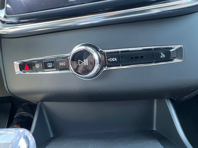 New 2026 Volvo XC90 T8 Plus w/ Protection Package Premier AWD/4WD image 19