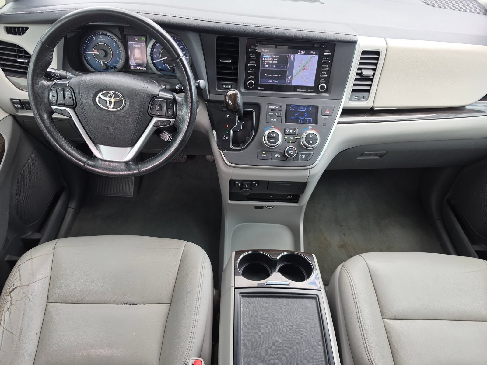 Used 2020 Toyota Sienna XLE Premium FWD image 10