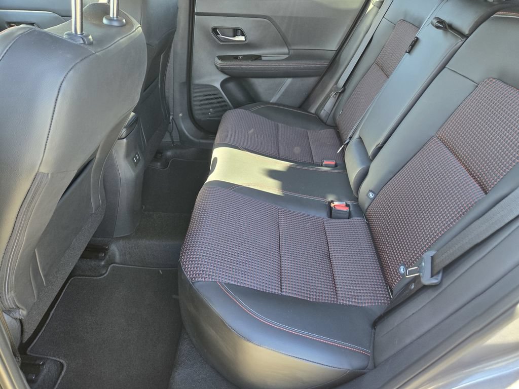 Certified 2025 Nissan Kicks SR FWD image 11