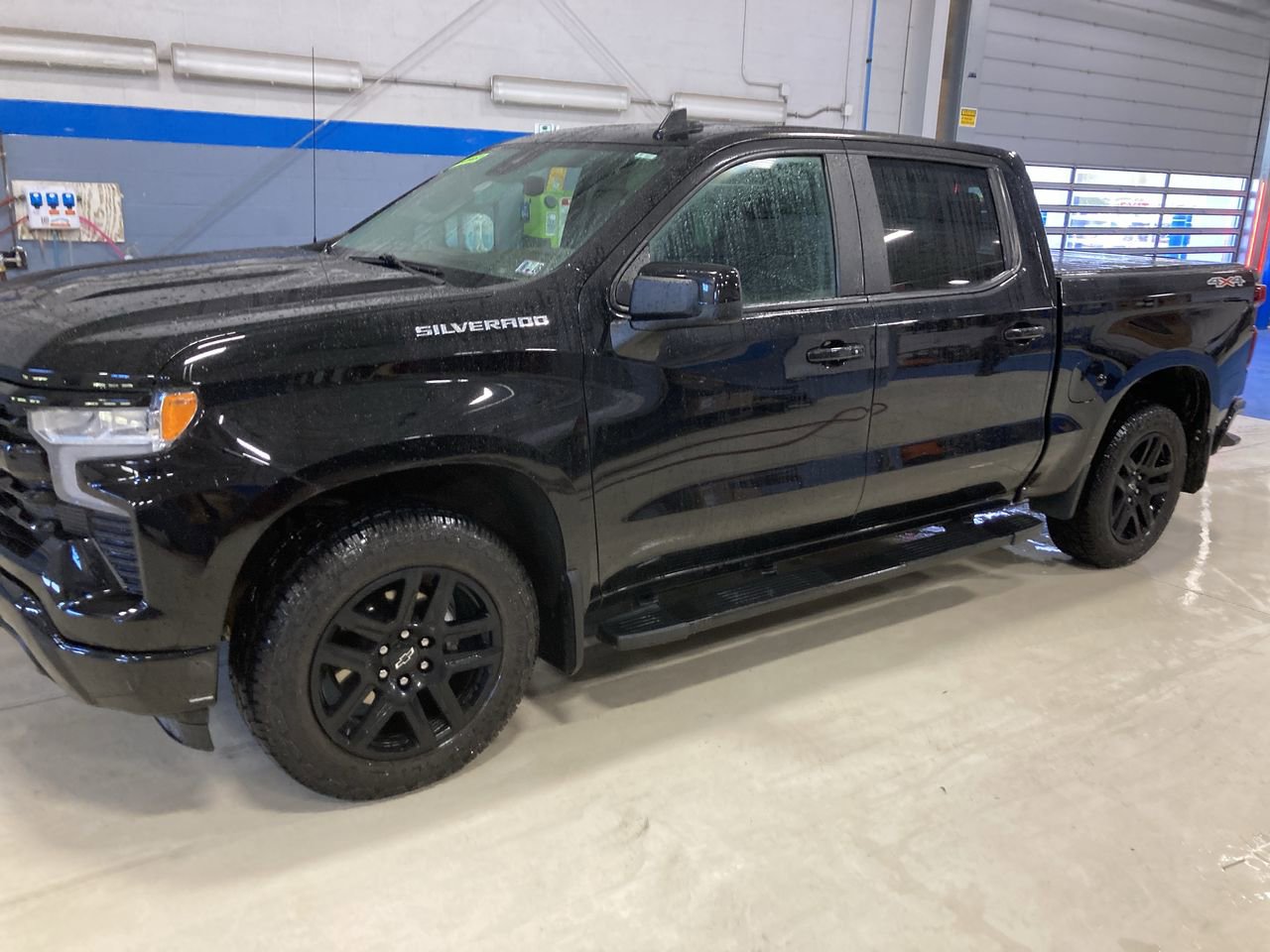 Used 2023 Chevrolet Silverado 1500 RST AWD/4WD image 4