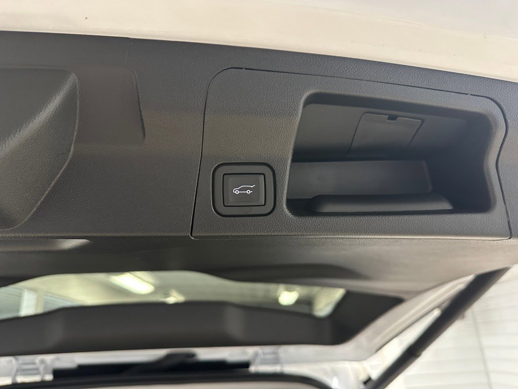 Used 2023 GMC Acadia SLE w/ Driver Convenience Package image 24