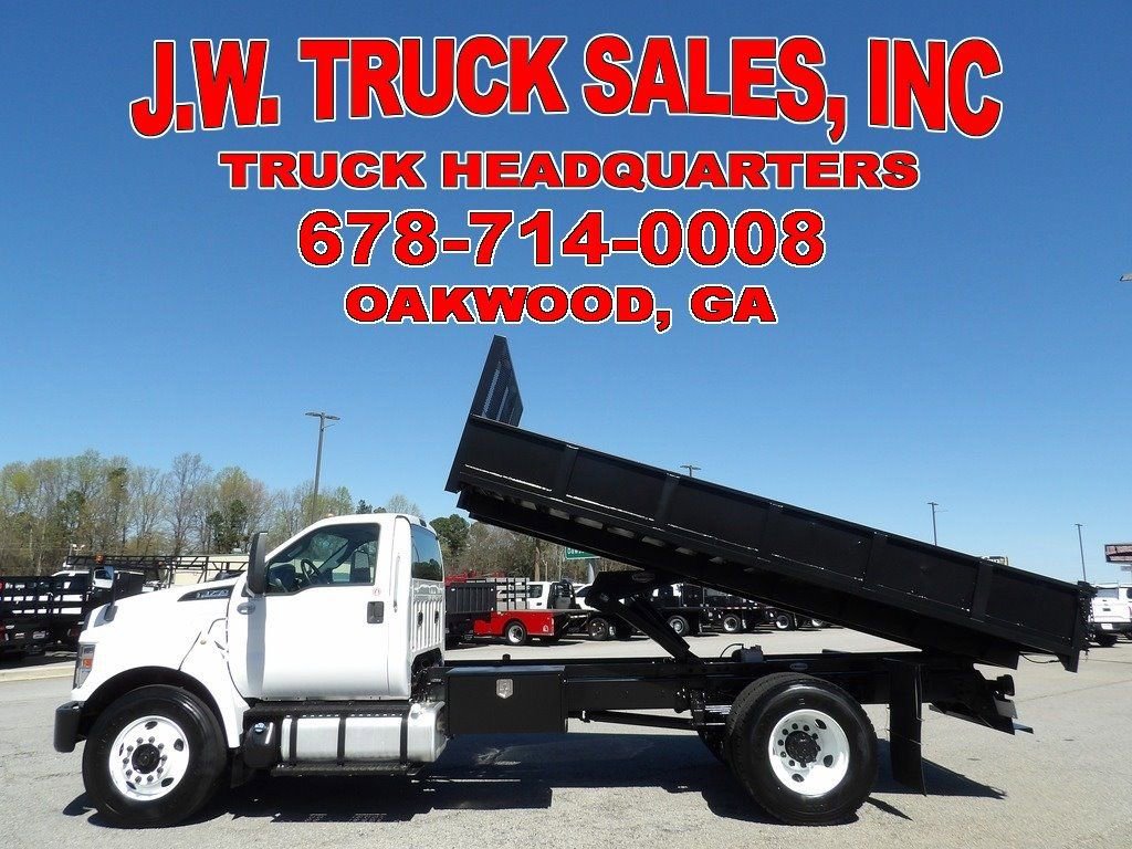 Used 2022 Ford F750 RWD image 2