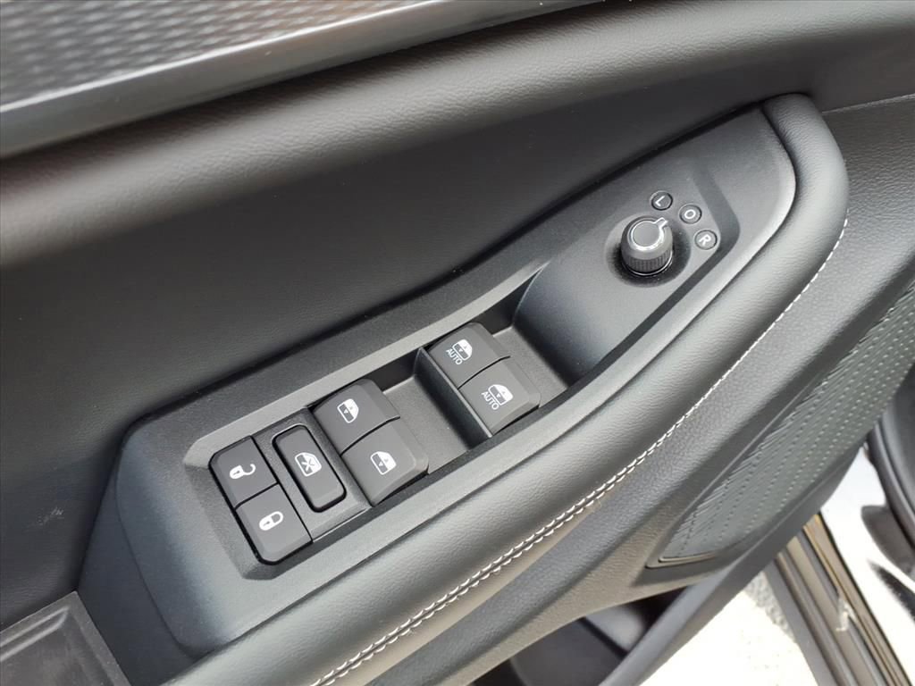 New 2025 Jeep Grand Cherokee L Laredo image 11