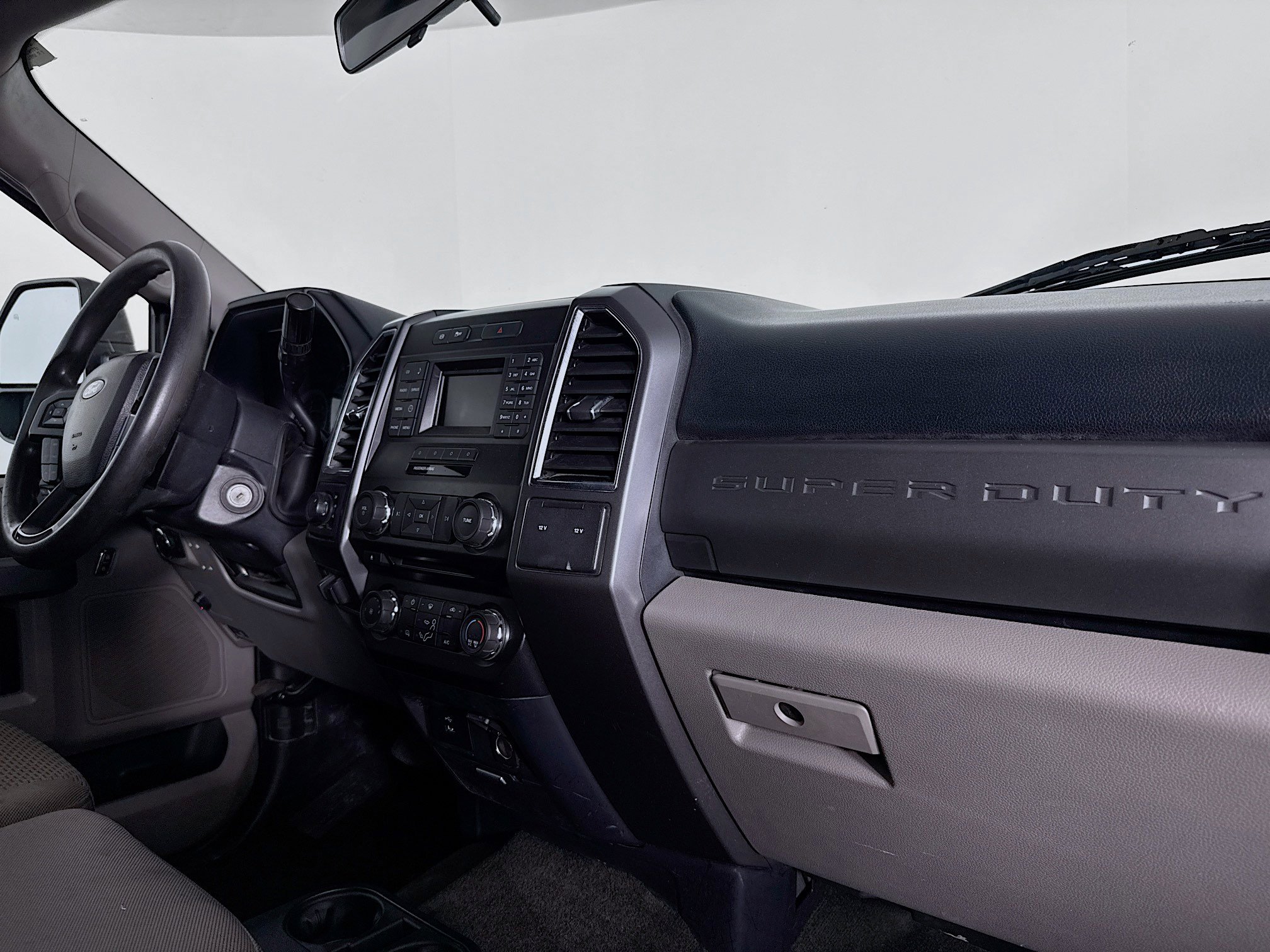 Used 2017 Ford F250 XLT w/ Snow Plow Prep Package image 23