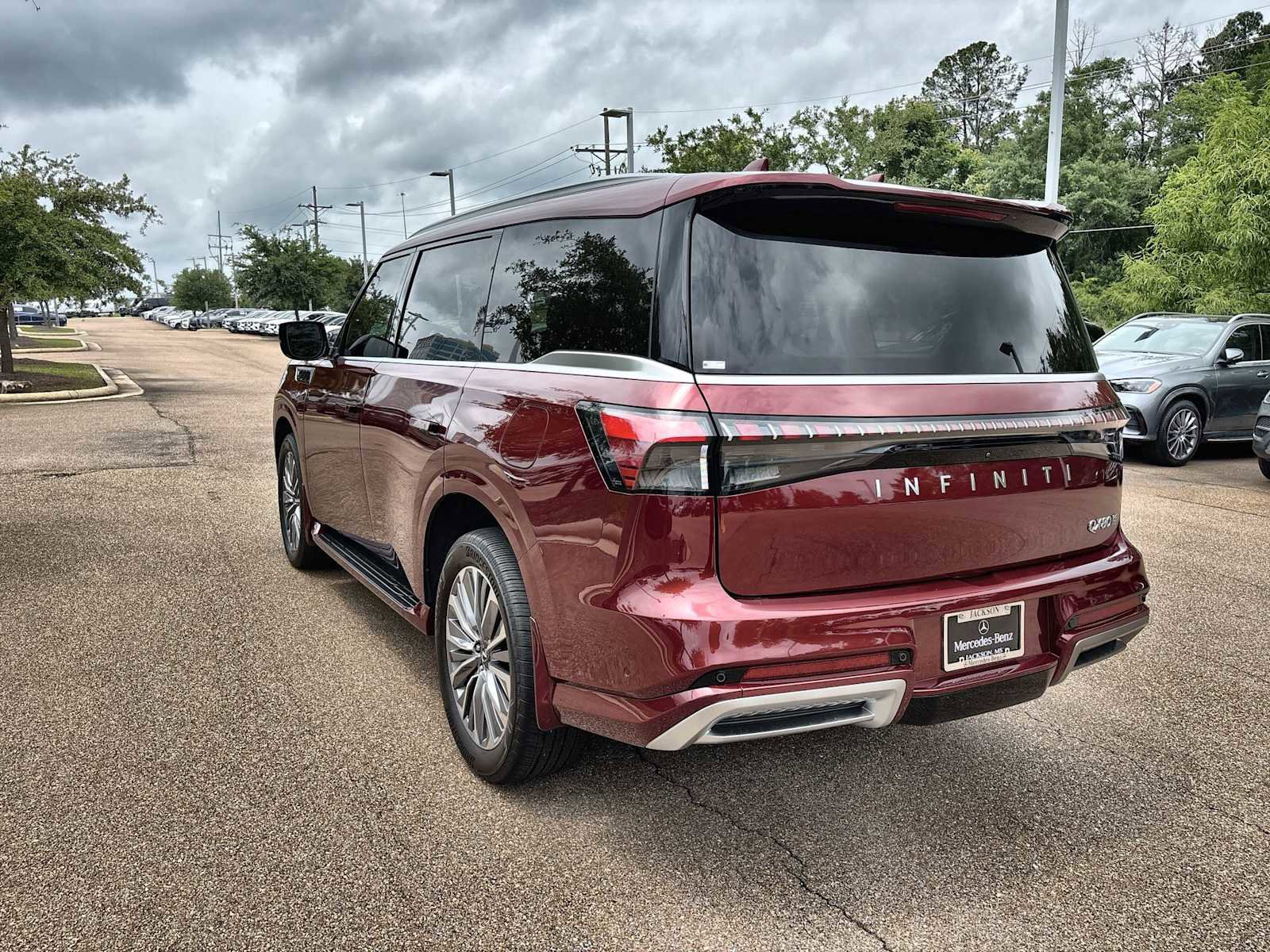Used 2025 INFINITI QX80 Sensory w/ Premium Cargo Package AWD/4WD image 6