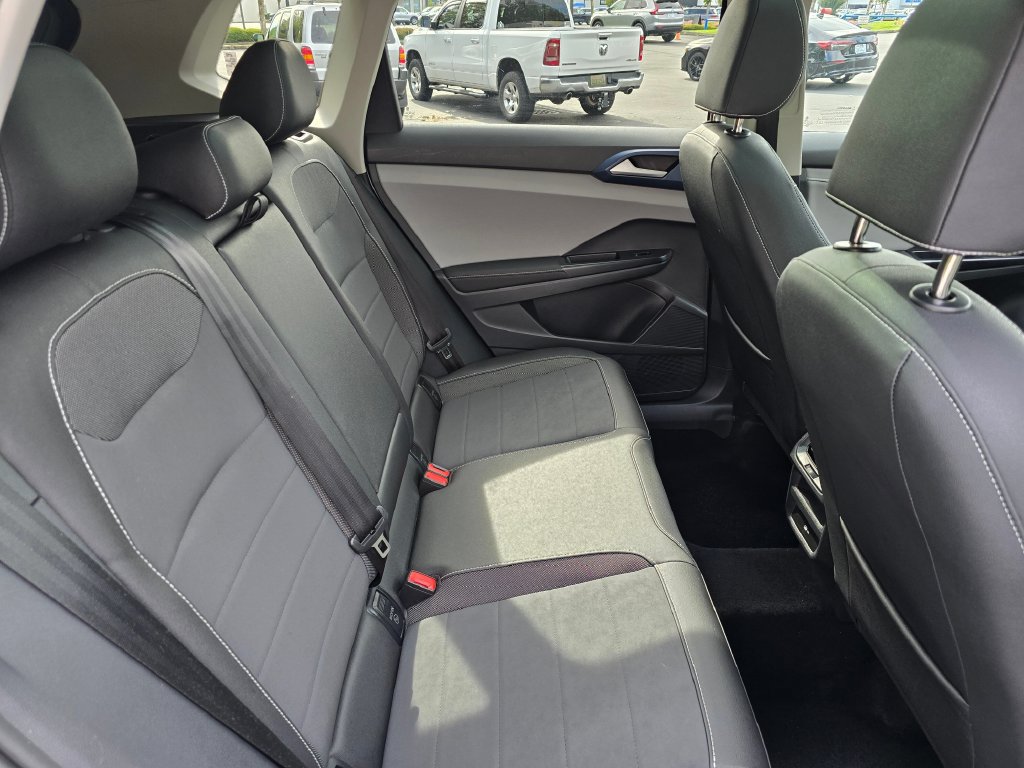 Used 2024 Volkswagen Taos SE AWD/4WD image 7