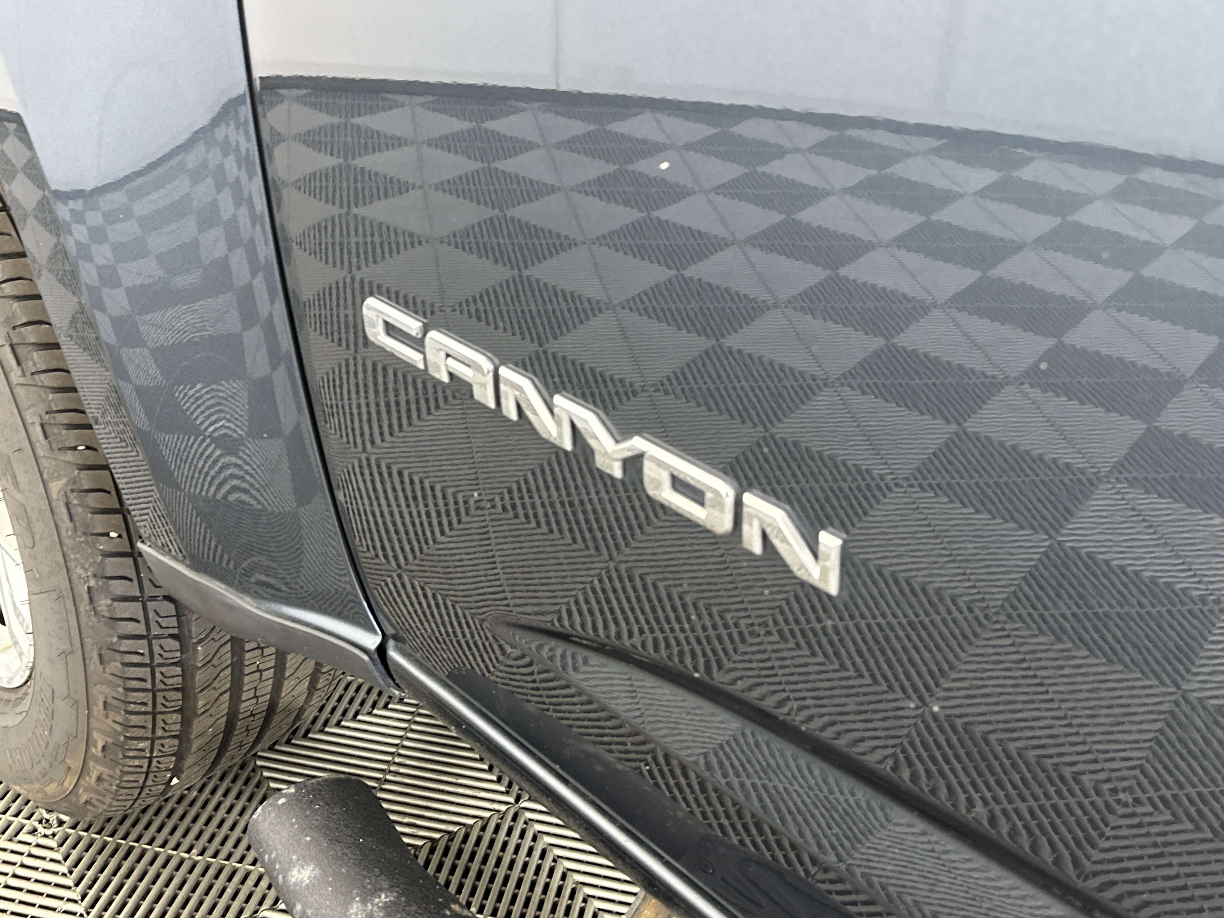 Used 2019 GMC Canyon SLE w/ Driver Alert Package image 18