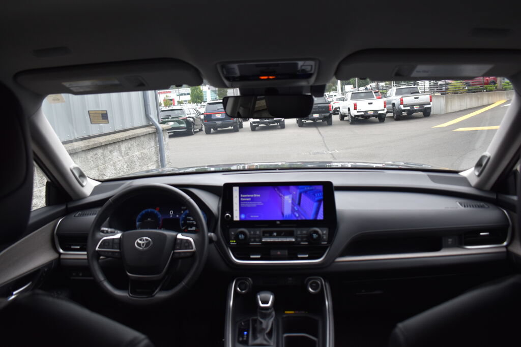 Certified 2024 Toyota Grand Highlander AWD image 26