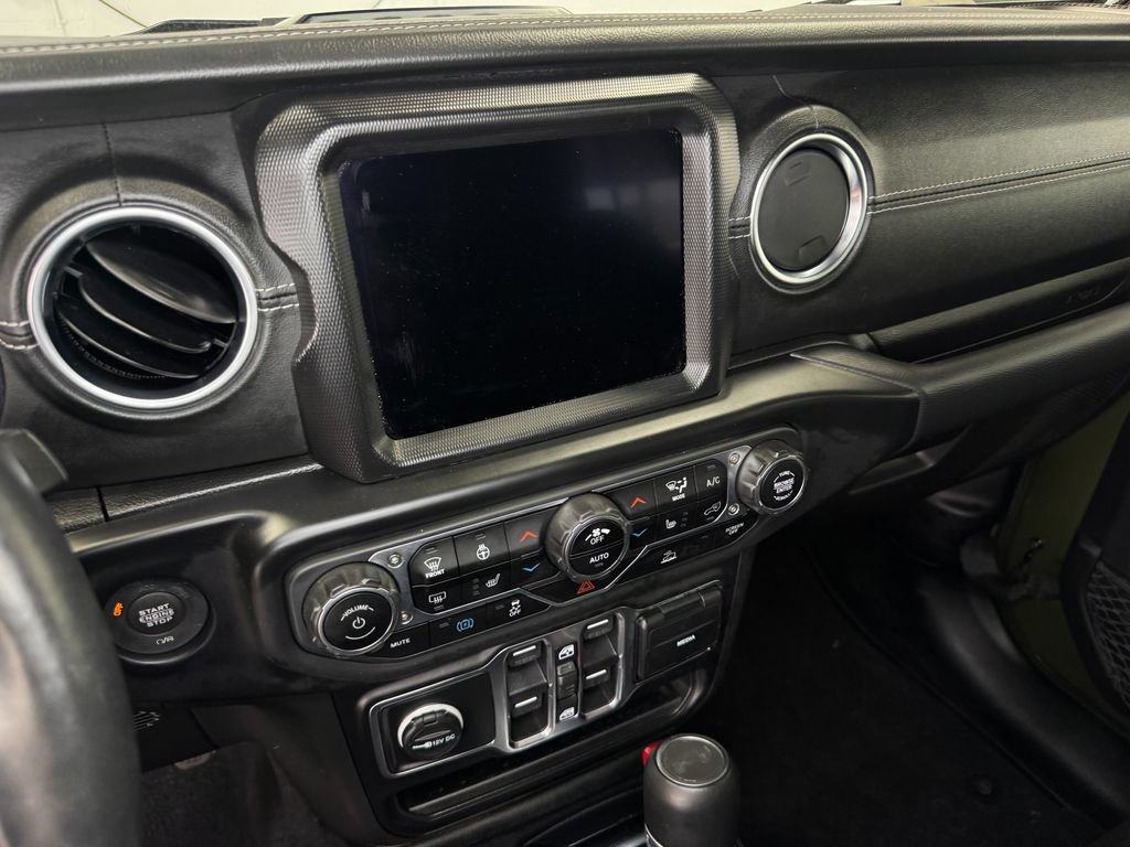 Used 2023 Jeep Wrangler Unlimited Sahara w/ Cold Weather Group AWD/4WD image 17