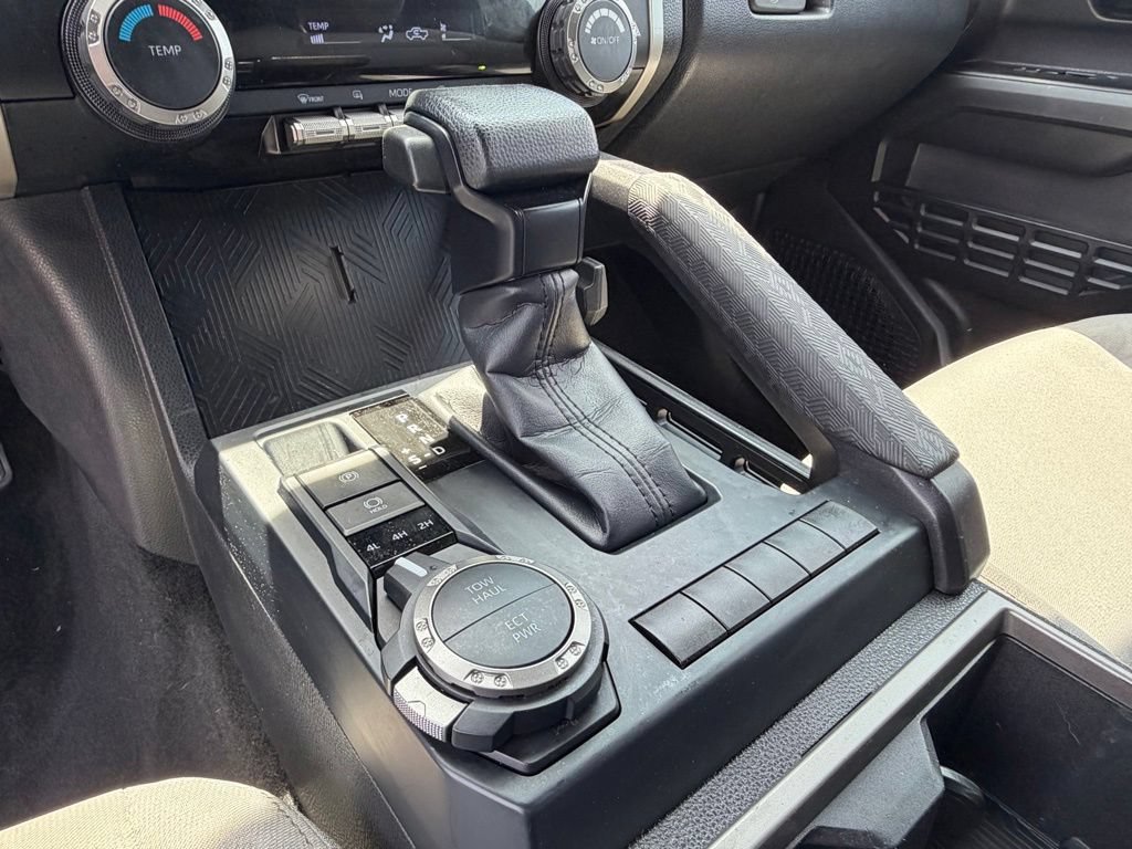 Certified 2025 Toyota Tacoma SR5 AWD/4WD image 27